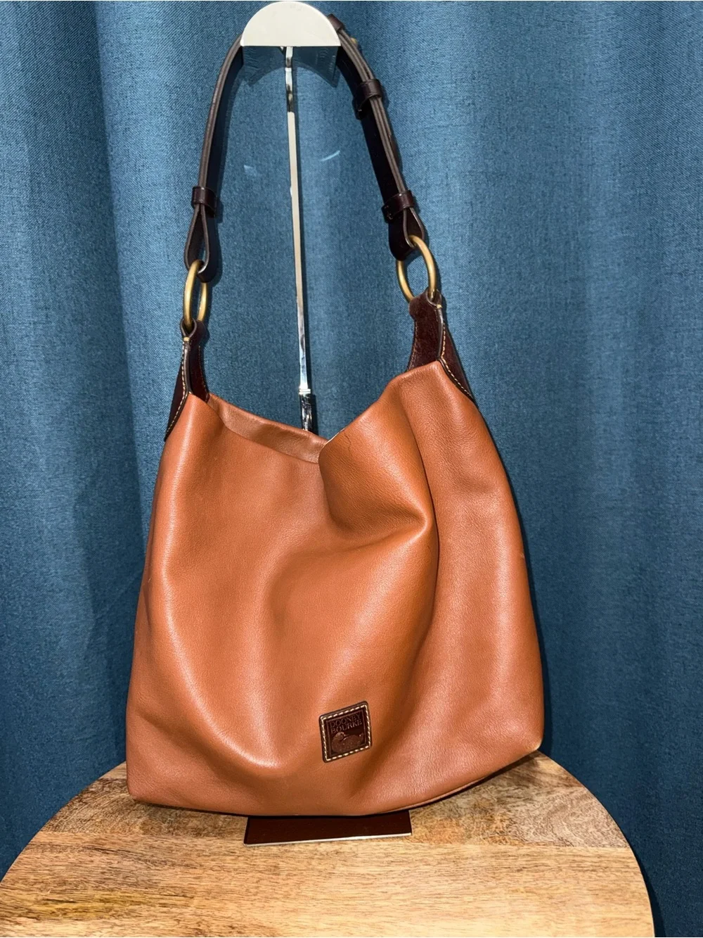 Dooney & Bourke EUC Calf Leather Medium O-ring sac hobo